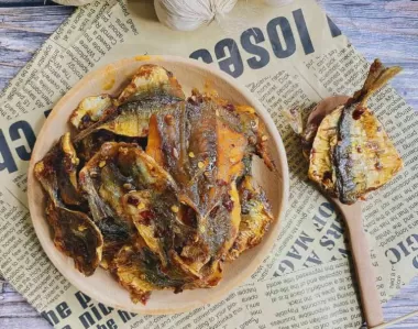 Hand-drying golden snapper fish is super simple